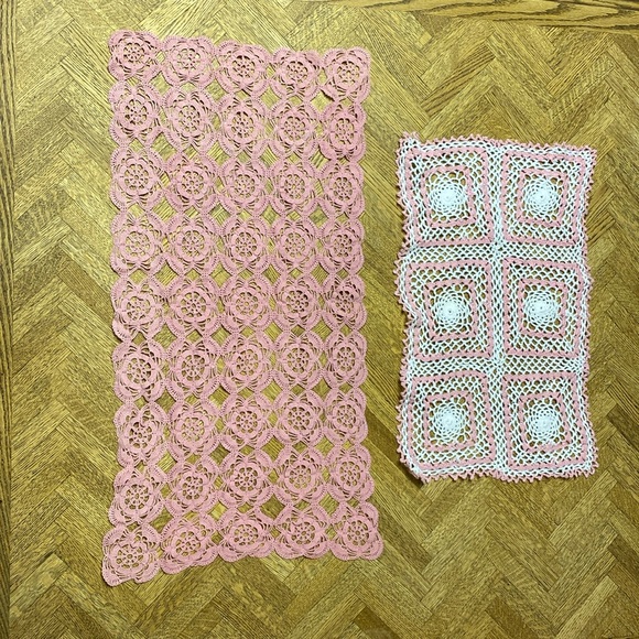 Two vintage pink lace doilies handmade. - Picture 1 of 2